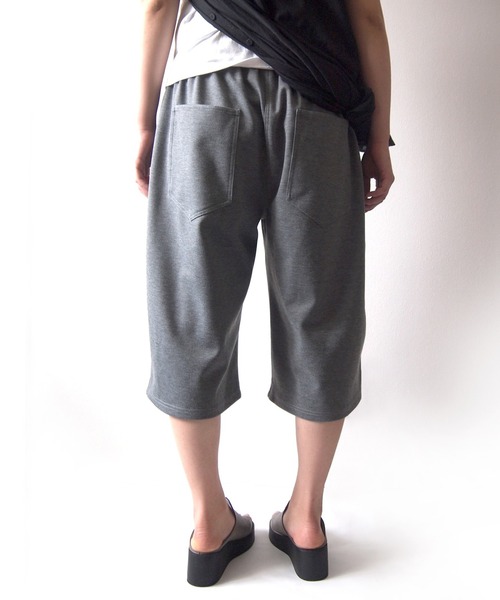 BEATJIVE（ビートジャイブ）の「ストレッチジャージ素材 ワイドパンツ ハーフパンツ ガウチョパンツ イージーパンツ 5分丈 膝下 レディース（その他パンツ・レディース・チャコールグレー/ブラック/ライトグレー・FREE）」の22枚目の写真