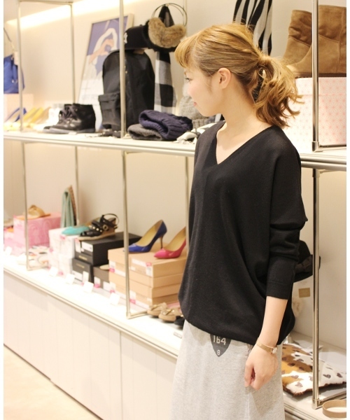 SLOBE IENA（スローブイエナ）の「LEONORA V/N ニュアンス プルオーバー。（ニット/セーター・レディース・ブラウン/ブラック/ホワイト/ライトグレー/グリーン/イエロー・FREE）」の22枚目の写真