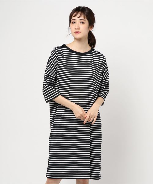 AMERICAN HOLIC（アメリカンホリック）の「ドロップショルダーカットワンピース　＊（ワンピース・レディース・ブラック/その他7/ブラック系その他4/グレー系その他4/ブルー系その他2・M/L）」の2枚目の写真