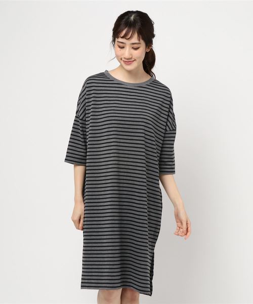 AMERICAN HOLIC（アメリカンホリック）の「ドロップショルダーカットワンピース　＊（ワンピース・レディース・ブラック/その他7/ブラック系その他4/グレー系その他4/ブルー系その他2・M/L）」の3枚目の写真