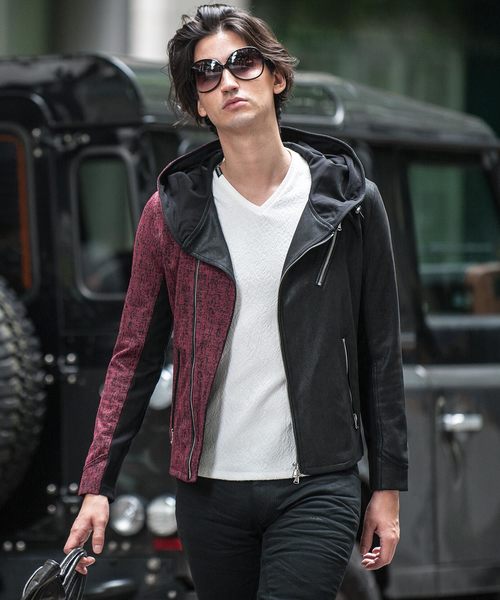 JOHNNY WOLF（ジョニーウルフ）の「JOHNNY STAR-HALF＆HALF（ジョニースター　ハーフ＆ハーフ） ライダースビッグフードパーカー（ライダースジャケット・メンズ・マルチ/レッド/ブラックミックス・FREE/1/S/2/M/3/L/1-2/2-3/0）」の2枚目の写真