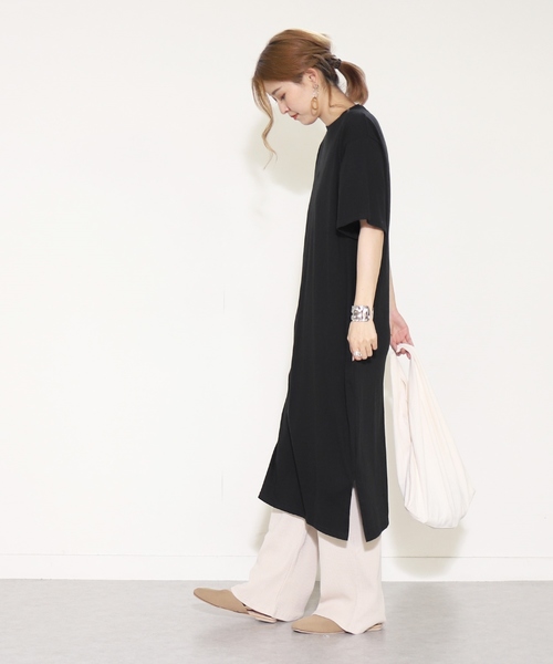 reca(レカ)の「スリット入りロング丈 Tシャツワンピース(ワンピース・レディース・ブラック/ベージュ/オフホワイト・FREE)」の3枚目の写真