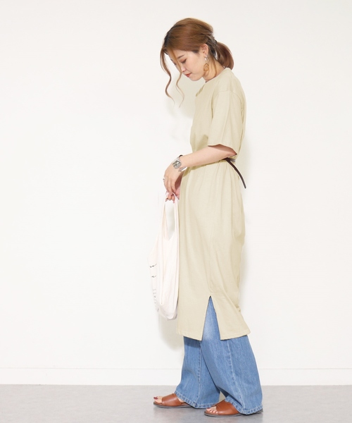 reca(レカ)の「スリット入りロング丈 Tシャツワンピース(ワンピース・レディース・ブラック/ベージュ/オフホワイト・FREE)」の6枚目の写真