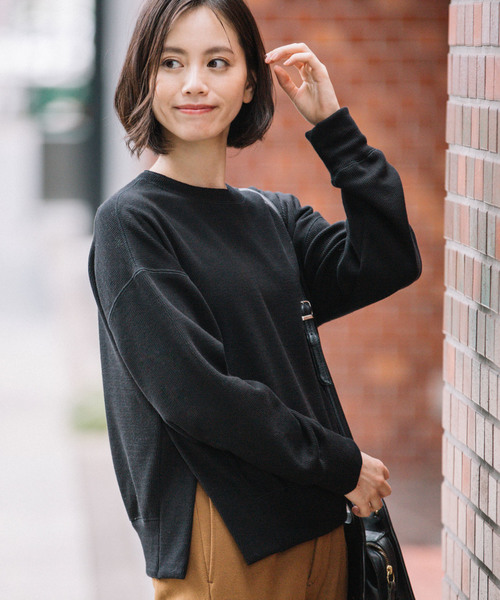 Munich(ミューニック)の「バックブラッシュドウォームサーマル サイドベントプルオーバー(スウェット・レディース・ホワイト/ブラック/ベージュ/グレー・FREE)」の1枚目の写真