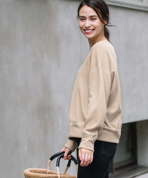 Munich(ミューニック)の「バックブラッシュドウォームサーマル サイドベントプルオーバー(スウェット・レディース・ホワイト/ブラック/ベージュ/グレー・FREE)」の9枚目の写真