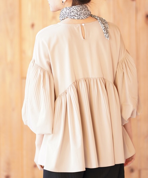 rps（アールピーエス）の「消しプリーツバルーン袖ブラウス（シャツ/ブラウス・レディース・ブラック/ベージュ系その他/ライトカーキ/ブルー・M）」の3枚目の写真