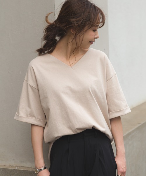SpRay(スプレイ)の「USAコットン 袖ロールアップVネックTシャツ(Tシャツ/カットソー・レディース・ホワイト/ベージュ/カーキ/スミクロ・FREE)」の3枚目の写真