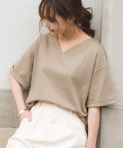SpRay(スプレイ)の「USAコットン 袖ロールアップVネックTシャツ(Tシャツ/カットソー・レディース・ホワイト/ベージュ/カーキ/スミクロ・FREE)」の4枚目の写真