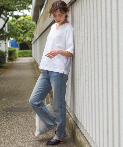 SpRay(スプレイ)の「USAコットン 袖ロールアップVネックTシャツ(Tシャツ/カットソー・レディース・ホワイト/ベージュ/カーキ/スミクロ・FREE)」の7枚目の写真