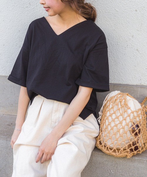 SpRay(スプレイ)の「USAコットン 袖ロールアップVネックTシャツ(Tシャツ/カットソー・レディース・ホワイト/ベージュ/カーキ/スミクロ・FREE)」の11枚目の写真