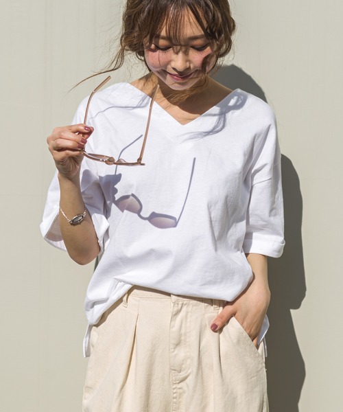 SpRay(スプレイ)の「USAコットン 袖ロールアップVネックTシャツ(Tシャツ/カットソー・レディース・ホワイト/ベージュ/カーキ/スミクロ・FREE)」の19枚目の写真