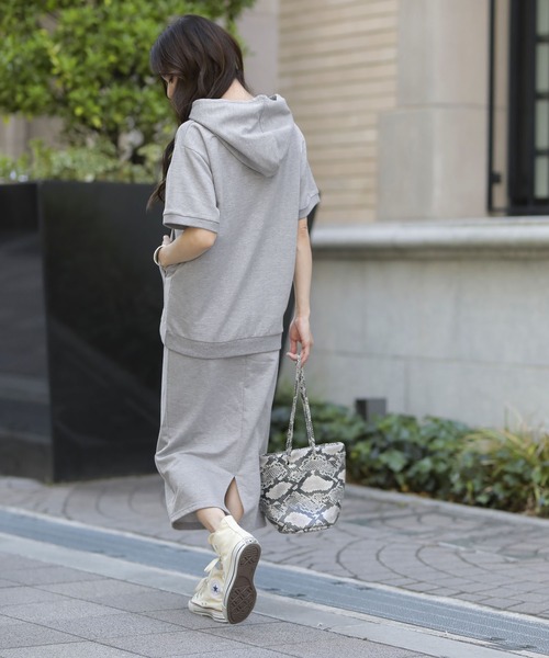 Girly Doll（ガーリードール）の「スウェットパーカーセットアップ（サロペット/オーバーオール・レディース・ブラック/杢グレー/グレイッシュベージュ・FREE）」の7枚目の写真