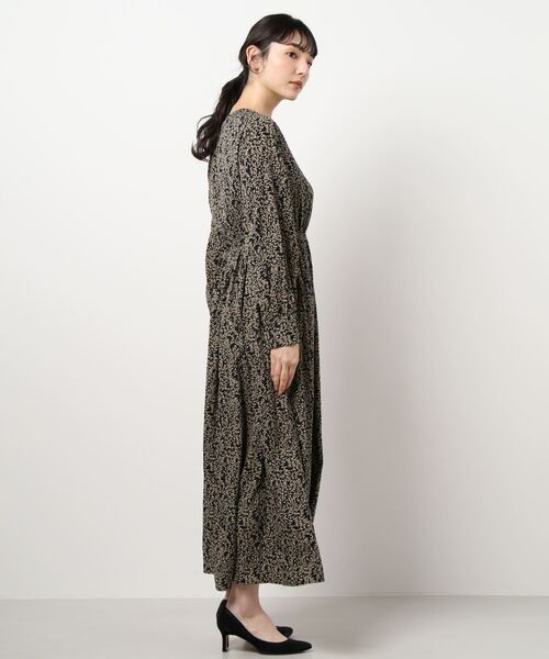 coca(coca)(コカ)の「リーフ柄ロングワンピース(ワンピース・レディース・ネイビー・ONE SIZE)」の2枚目の写真