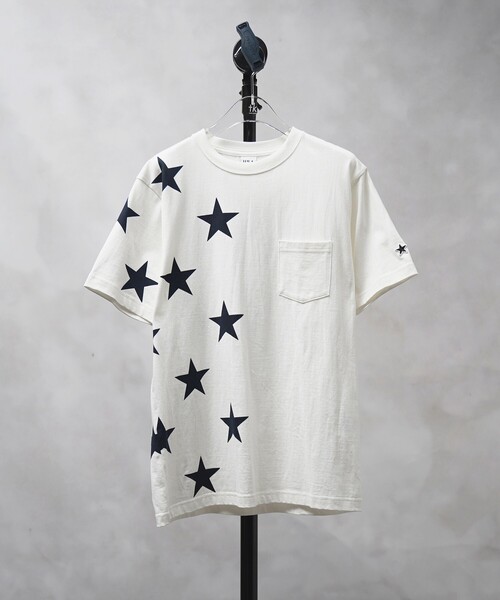 tk.TAKEO KIKUCHI(ティーケータケオキクチ)の「【WEB限定/S~3L】スタープリント半袖Tシャツ(ユニセックスアイテム)(Tシャツ/カットソー・レディース・ホワイト/ダークグリーン/ブラック/サンドベージュ/ライトグリーン/ライトパープル/レモンイエロー/ブラック系/ブルー/ホワイト系1・01/02/03/04/05)」の3枚目の写真