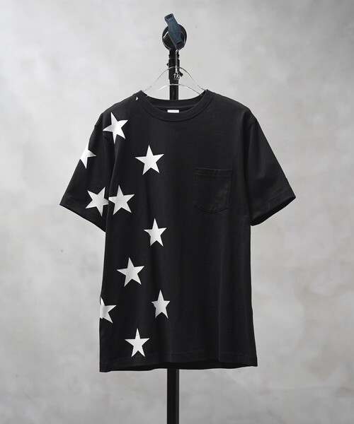 tk.TAKEO KIKUCHI(ティーケータケオキクチ)の「【WEB限定/S~3L】スタープリント半袖Tシャツ(ユニセックスアイテム)(Tシャツ/カットソー・レディース・ホワイト/ダークグリーン/ブラック/サンドベージュ/ライトグリーン/ライトパープル/レモンイエロー/ブラック系/ブルー/ホワイト系1・01/02/03/04/05)」の4枚目の写真