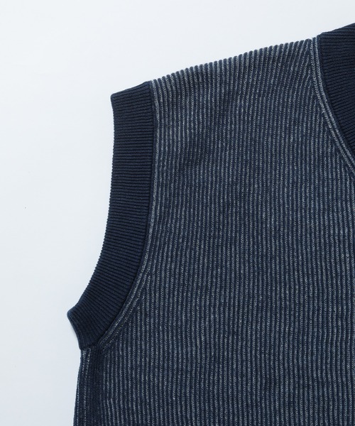 ADAM ET ROPE'(アダムエロペ)の「【山形ニット】コットンリネン 2トーン ルーズベスト(ベスト・メンズ・ネイビー/グレイッシュブルー/ライトブルーグレー・M/L)」の6枚目の写真