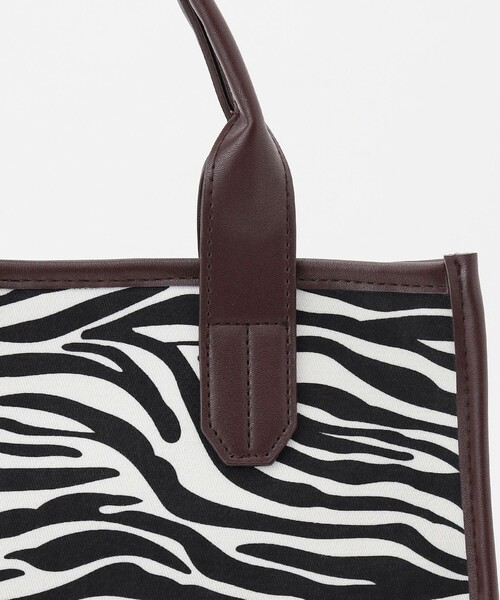 ANY（エニィ）の「キャンバススクエア トート（ショルダーバッグ・レディース・ブラック系5/ベージュ系5・F）」の4枚目の写真