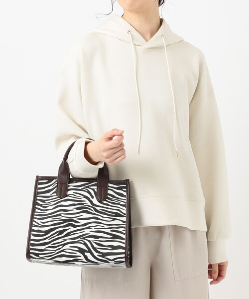 ANY（エニィ）の「キャンバススクエア トート（ショルダーバッグ・レディース・ブラック系5/ベージュ系5・F）」の9枚目の写真