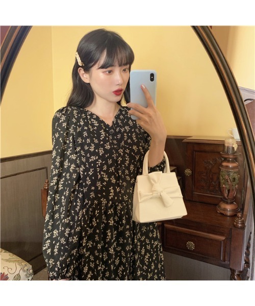 MAISON BREEZE（メゾンブリーズ）の「【MAISON BREEZE】クラシカル花柄Vネックワンピース　6252306（ワンピース・レディース・ブラック/ホワイト・FREE）」の8枚目の写真