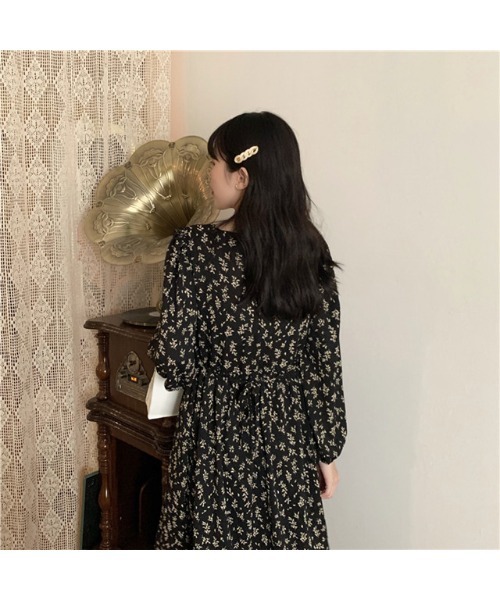 MAISON BREEZE（メゾンブリーズ）の「【MAISON BREEZE】クラシカル花柄Vネックワンピース　6252306（ワンピース・レディース・ブラック/ホワイト・FREE）」の9枚目の写真
