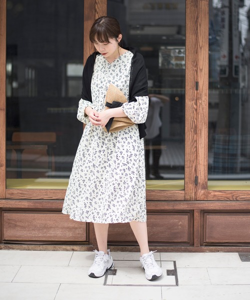 MAISON BREEZE（メゾンブリーズ）の「【MAISON BREEZE】クラシカル花柄Vネックワンピース　6252306（ワンピース・レディース・ブラック/ホワイト・FREE）」の15枚目の写真