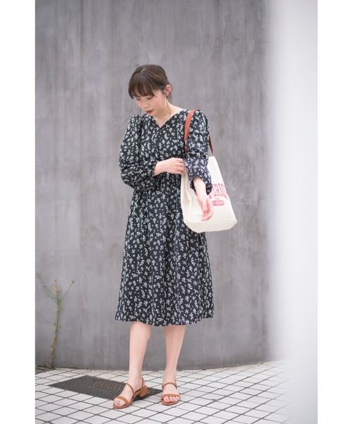 MAISON BREEZE（メゾンブリーズ）の「【MAISON BREEZE】クラシカル花柄Vネックワンピース　6252306（ワンピース・レディース・ブラック/ホワイト・FREE）」の20枚目の写真