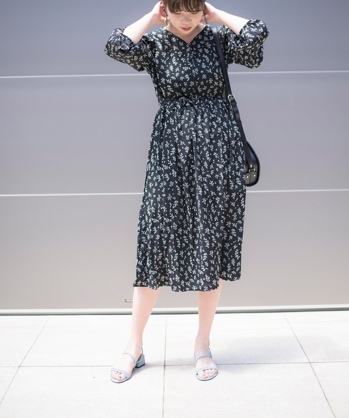 MAISON BREEZE（メゾンブリーズ）の「【MAISON BREEZE】クラシカル花柄Vネックワンピース　6252306（ワンピース・レディース・ブラック/ホワイト・FREE）」の18枚目の写真