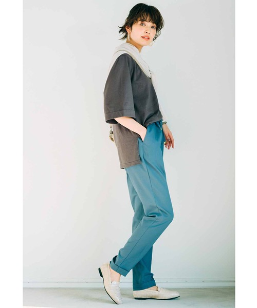 Live in comfort（リブインコンフォート）の「リブ　イン　コンフォート　ゆったり履けてスッキリ見える　品のある型押し４Ｅローファー（ローファー・レディース・ブラック/アイボリー・1/2/4/6/3/5）」の6枚目の写真