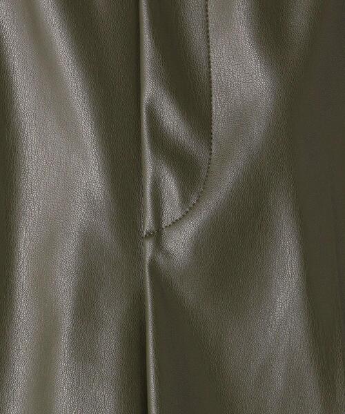 BEAUTY&YOUTH UNITED ARROWS（ビューティーアンドユースユナイテッドアローズ）の「BY フェイクレザーショートパンツ（その他パンツ・レディース・ネイビー/オリーブ・SMALL/MEDIUM）」の19枚目の写真