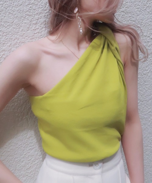 EIMY ISTOIRE(エイミーイストワール)の「twist color ドレープワンショルニット(ニット/セーター・レディース・ブラック/サックスブルー/ピンク/イエロー/アイボリー/ミント/グリーン系その他2/コーラルピンク・FREE)」の4枚目の写真