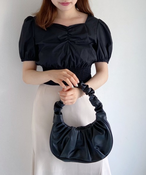 Loueme（ルエム）の「ギャザークロワッサンワンハンドルバッグ（ハンドバッグ・レディース・ホワイト/ブラック/サックスブルー・FREE）」の4枚目の写真