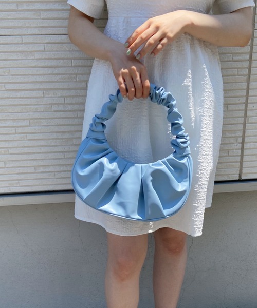 Loueme（ルエム）の「ギャザークロワッサンワンハンドルバッグ（ハンドバッグ・レディース・ホワイト/ブラック/サックスブルー・FREE）」の16枚目の写真