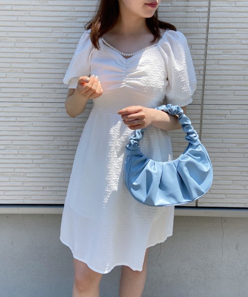 Loueme（ルエム）の「ギャザークロワッサンワンハンドルバッグ（ハンドバッグ・レディース・ホワイト/ブラック/サックスブルー・FREE）」の14枚目の写真