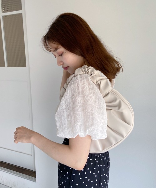 Loueme（ルエム）の「ギャザークロワッサンワンハンドルバッグ（ハンドバッグ・レディース・ホワイト/ブラック/サックスブルー・FREE）」の11枚目の写真