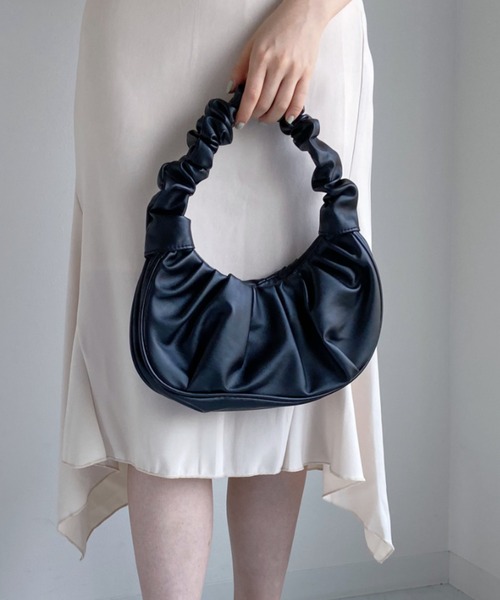 Loueme（ルエム）の「ギャザークロワッサンワンハンドルバッグ（ハンドバッグ・レディース・ホワイト/ブラック/サックスブルー・FREE）」の5枚目の写真