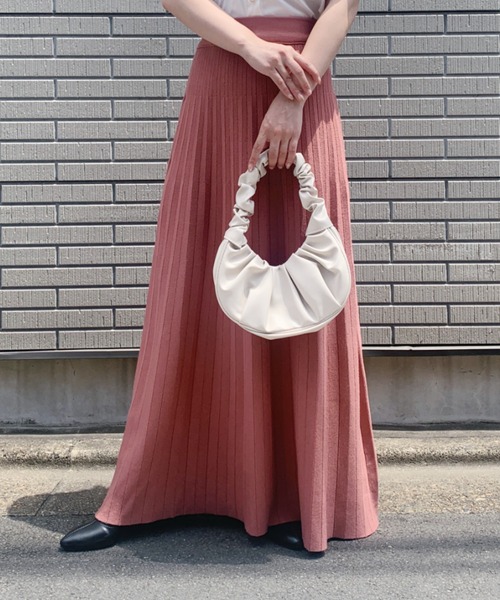 Loueme（ルエム）の「ギャザークロワッサンワンハンドルバッグ（ハンドバッグ・レディース・ホワイト/ブラック/サックスブルー・FREE）」の19枚目の写真