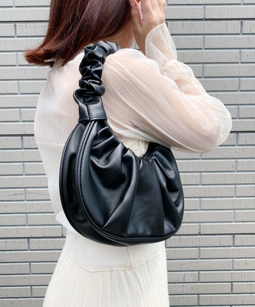 Loueme（ルエム）の「ギャザークロワッサンワンハンドルバッグ（ハンドバッグ・レディース・ホワイト/ブラック/サックスブルー・FREE）」の22枚目の写真