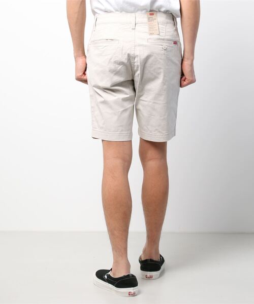 Levi's(リーバイス)の「【Levi's】「XX(ダブルエックス)」 チノショートパンツ(その他パンツ・メンズ・オフホワイト・28inch/32inch/30inch/34inch)」の3枚目の写真