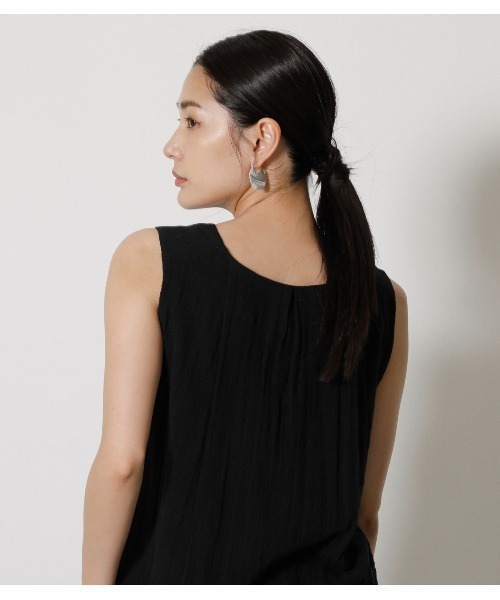 AZUL by moussy（アズールバイマウジー）の「LAYERED TANK TOPS（タンクトップ・レディース・ライトベージュ/ブラック/サックスブルー・MEDIUM/SMALL）」の20枚目の写真
