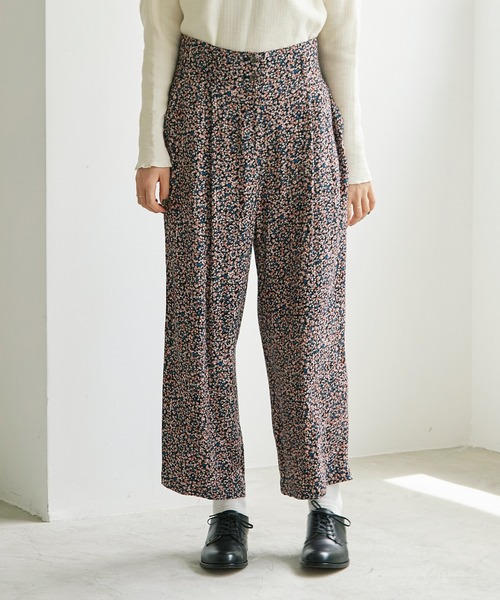 cardo fabrica（カルドファブリカ）の「●レーヨンデシン小花プリント タックパンツ（その他パンツ・レディース・ブラック/マスタード・FREE）」の2枚目の写真