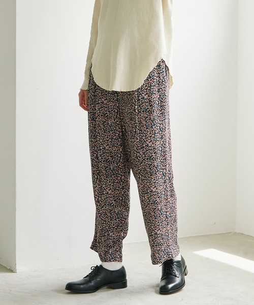 cardo fabrica（カルドファブリカ）の「●レーヨンデシン小花プリント タックパンツ（その他パンツ・レディース・ブラック/マスタード・FREE）」の3枚目の写真