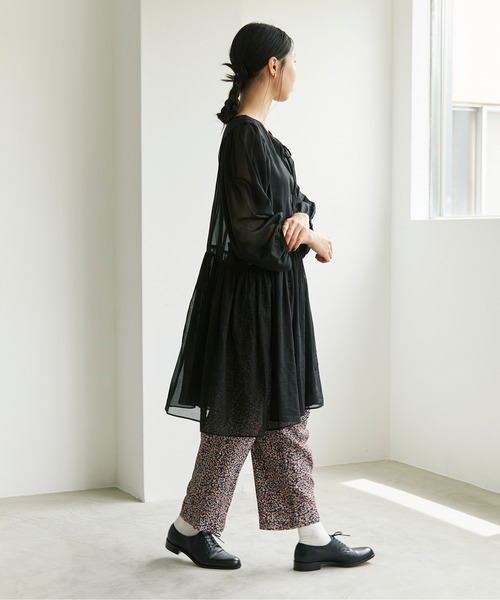 cardo fabrica（カルドファブリカ）の「●レーヨンデシン小花プリント タックパンツ（その他パンツ・レディース・ブラック/マスタード・FREE）」の4枚目の写真