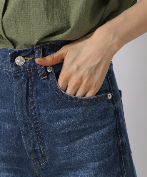 LOWRYS FARM（ローリーズファーム）の「ＣＯＮＥ／スリットデニムパンツ　958932（デニムパンツ・レディース・ブルー/ワンウォッシュ/アイボリー・SMALL/MEDIUM/LARGE）」の6枚目の写真