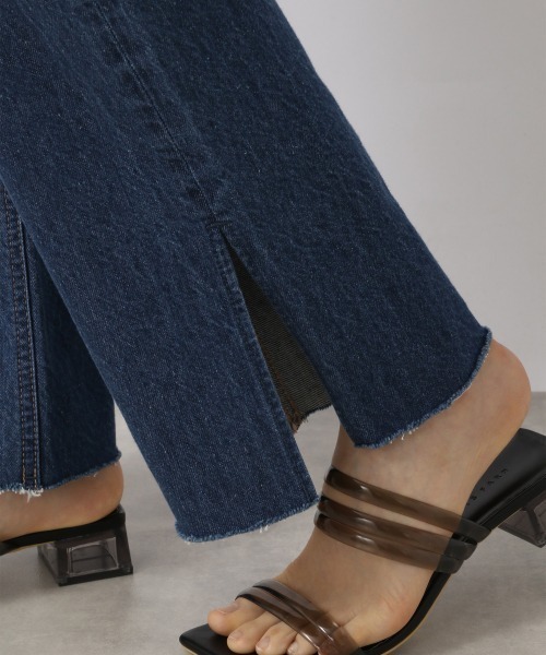 LOWRYS FARM（ローリーズファーム）の「ＣＯＮＥ／スリットデニムパンツ　958932（デニムパンツ・レディース・ブルー/ワンウォッシュ/アイボリー・SMALL/MEDIUM/LARGE）」の8枚目の写真