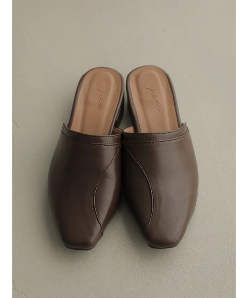 rem closet（レムクローゼット）の「wrap mule（パンプス・レディース・ダークブラウン/モカ・S/XS）」の2枚目の写真