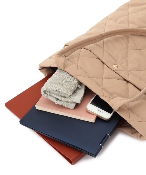 SHOO・LA・RUE（シューラルー）の「◆ライト縦長キルトトート（トートバッグ・レディース・キャメル/ライトグリーン/ベージュ系その他2/ブラック・00）」の9枚目の写真