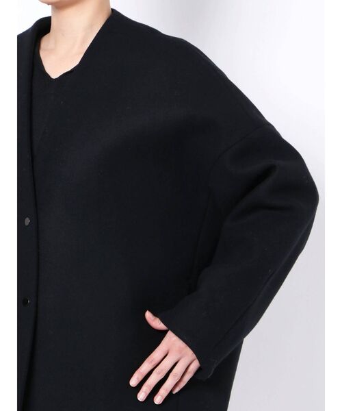 ELENDEEK（エレンディーク）の「フォルムショートウールコート（ノーカラーコート・レディース・ブラック/カーキ/ベージュ・FREE）」の9枚目の写真