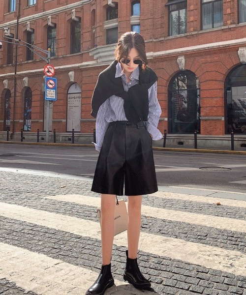 KOR（ケーオーアール）の「フェイクレザー　ハーフパンツ（その他パンツ・レディース・ベージュ/ネイビー/グリーン・S/M/L/XL/XXL）」の10枚目の写真