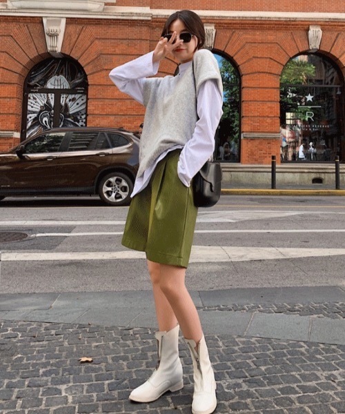 KOR（ケーオーアール）の「フェイクレザー　ハーフパンツ（その他パンツ・レディース・ベージュ/ネイビー/グリーン・S/M/L/XL/XXL）」の12枚目の写真