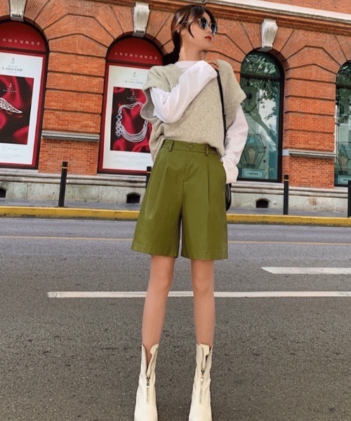 KOR（ケーオーアール）の「フェイクレザー　ハーフパンツ（その他パンツ・レディース・ベージュ/ネイビー/グリーン・S/M/L/XL/XXL）」の9枚目の写真